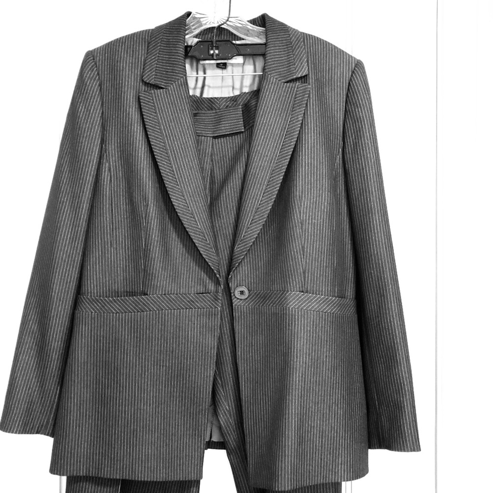 Tahari Pant suit with pinstripes & wide leg pants